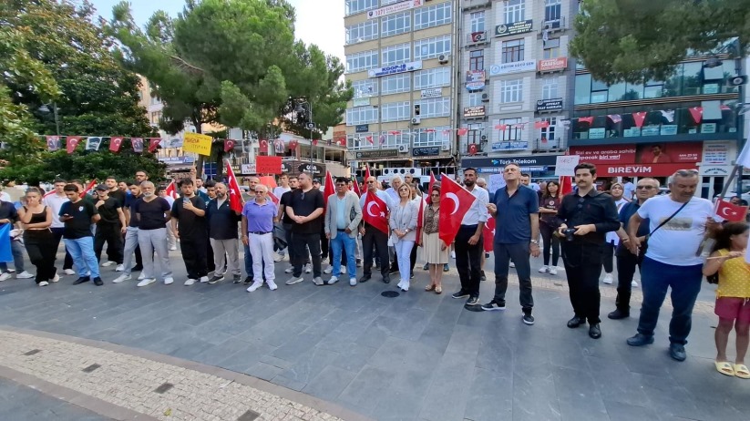 Zafer Partisi Onur Anıtı Önünde Ayaklandı: 'Teröre Af Yasasına Karşı Gövdemizi Siper Edeceğiz!'