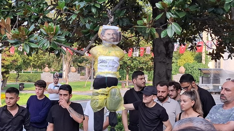 Zafer Partisi Onur Anıtı Önünde Ayaklandı: 'Teröre Af Yasasına Karşı Gövdemizi Siper Edeceğiz!'
