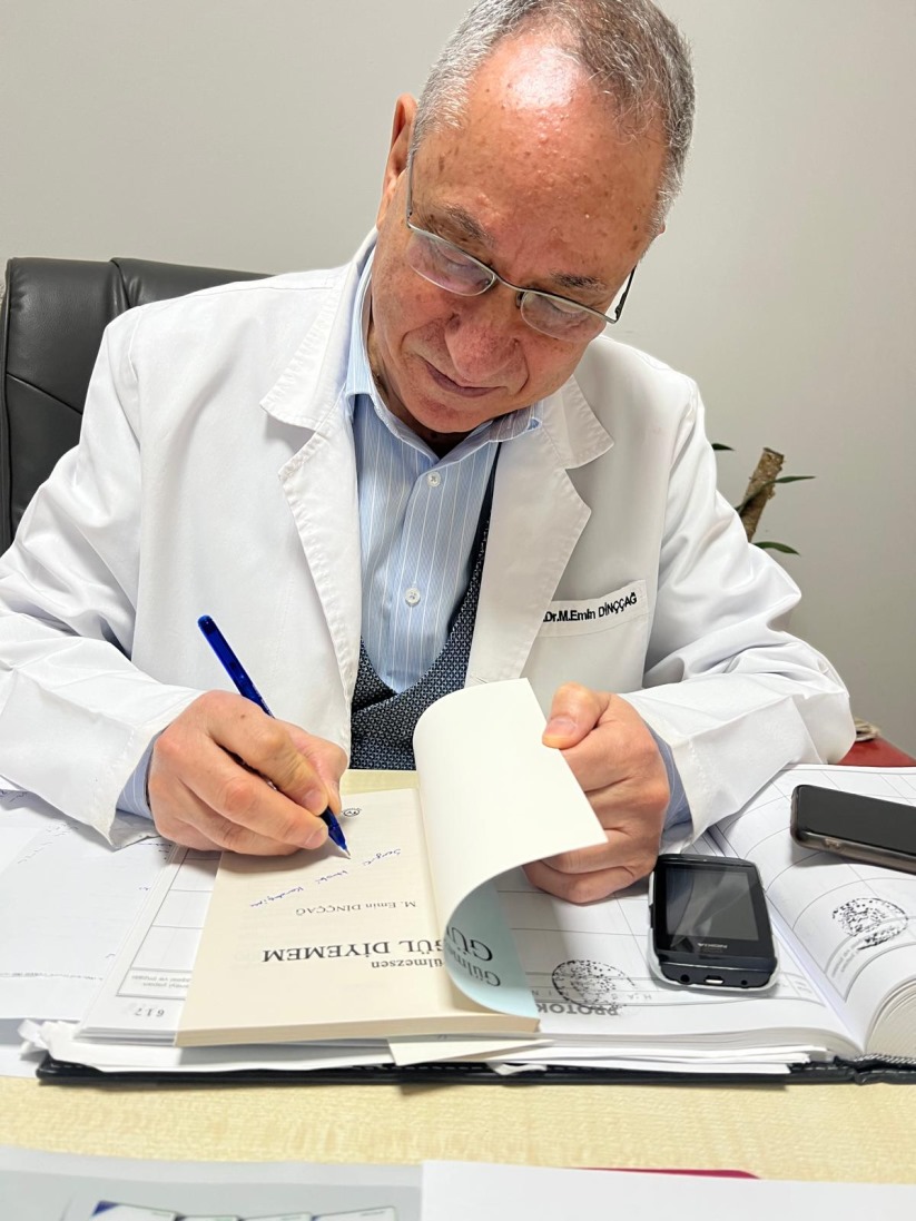 Dr. Emin Dinççağ'dan 26. Şiir Kitabı 'Gülmezsen Gül diyemem'