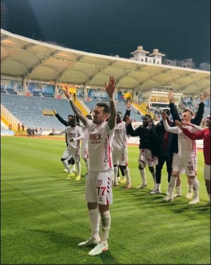 Afonso'dan ilk galibiyet üçlüsü