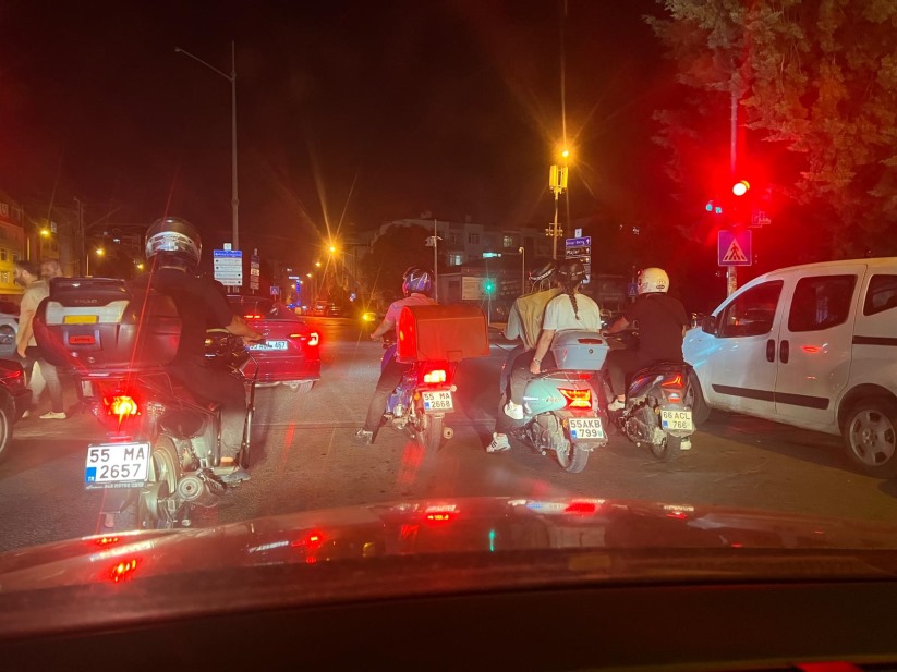 Trafikte artan motosiklet sayısı trafiği nasıl etkiliyor? Tüm sürücülerin dikkatli olması şart!