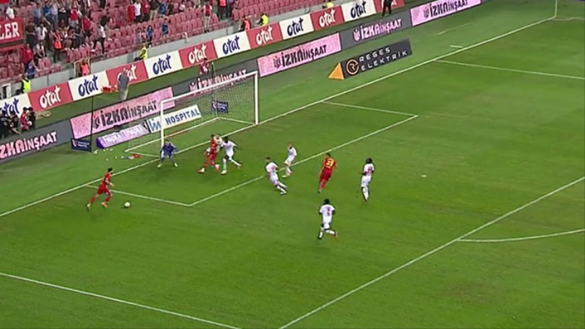 3 GOL ATTI, 3 PUANI SAVUNMADA BIRAKTI