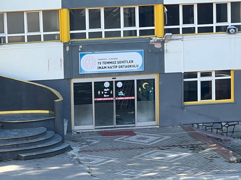 Depreme Dayanıksız Denilerek Boşaltılan Okulun Bahçesi AKP'nin Şantiyesi mi Oldu?