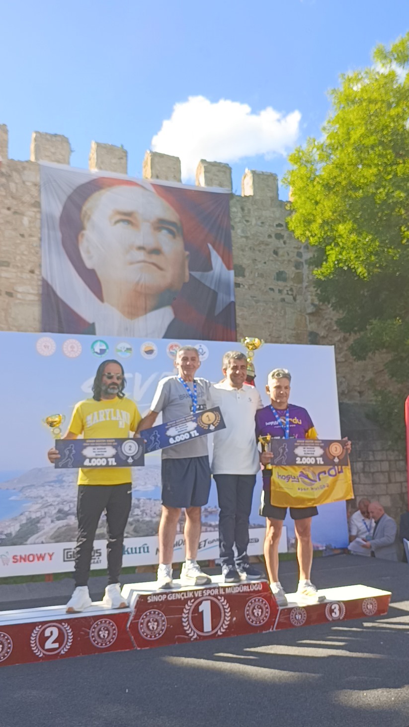 Sinop'ta ilk defa yarı maraton koşuldu: Vezirköprülü atlet yine birinci