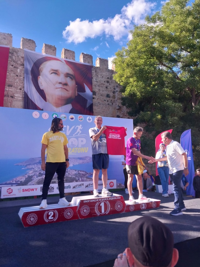 Sinop'ta ilk defa yarı maraton koşuldu: Vezirköprülü atlet yine birinci